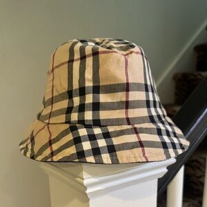 Burberry Reversible Bucket Hat Nova Check Plaid Black S/M